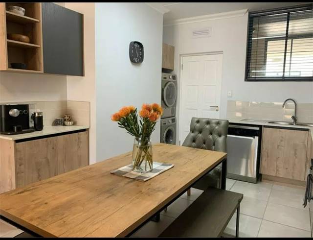 2 BEDROOM PROPERTY TO RENT IN VREDEKLOOF HEIGHTS
